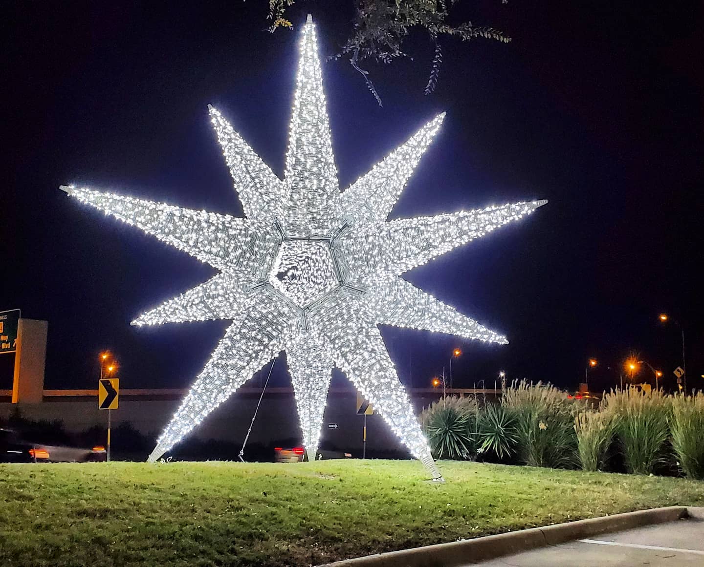 Premier Christmas INSTALLED - Grapevine Town Center